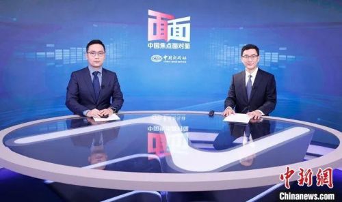 中國(guó)國(guó)家發(fā)展和改革委員會(huì)體改司副司長(zhǎng)蔣毅(右)日前在北京接受中新社“中國(guó)焦點(diǎn)面對(duì)面”專訪。中新社記者 蔣啟明 攝